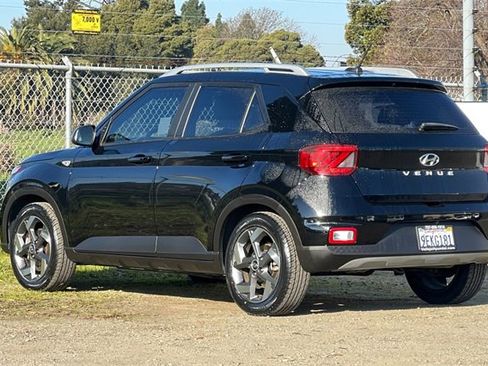 Used 2023 Hyundai Venue SEL image 9
