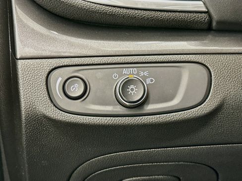 Used 2020 Buick Encore Preferred AWD/4WD image 17