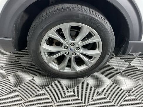 Used 2020 Ford Explorer XLT w/ Equipment Group 202A AWD/4WD image 17