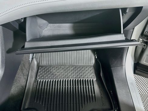 Used 2023 Toyota Highlander XLE FWD image 32