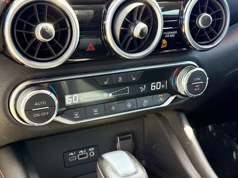 Used 2022 Nissan Sentra SR w/ SR Premium Package FWD image 15