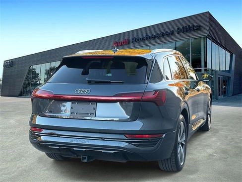 Used 2024 Audi Q8 e-tron Premium Plus w/ Premium Plus Package image 5