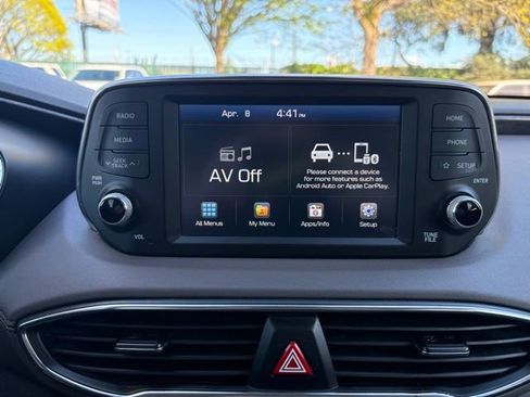 Used 2020 Hyundai Santa Fe SE image 17