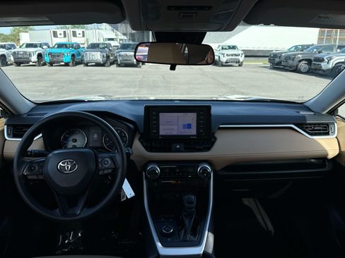 Used 2021 Toyota RAV4 LE AWD/4WD image 14