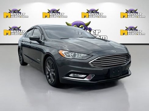 Used 2018 Ford Fusion SE w/ Equipment Group 601A FWD image 3