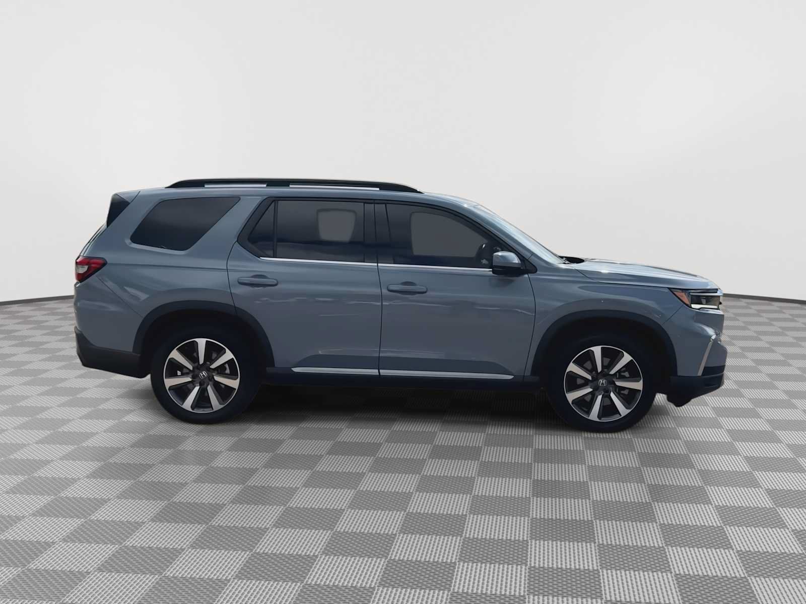 Certified 2024 Honda Pilot Touring image 9