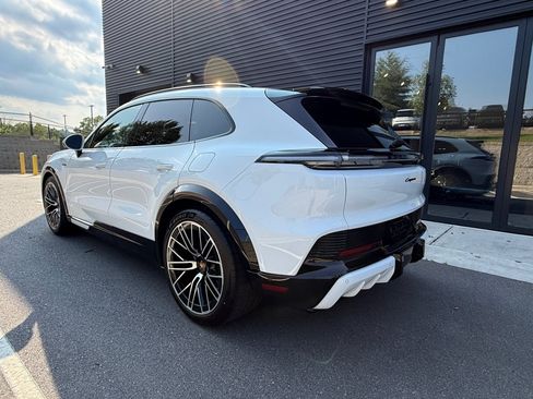 New 2026 Porsche Cayenne Electric AWD/4WD image 3