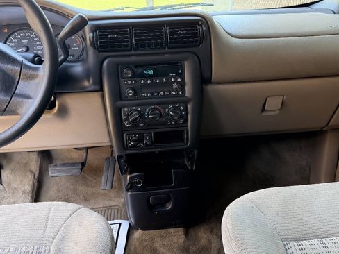 Used 2003 Chevrolet Venture LS w/ Convenience Package FWD image 13