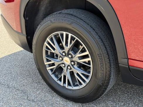 Used 2025 Chevrolet Traverse LT w/ Driver Confidence Package image 12