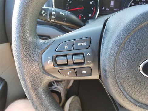 Used 2021 Kia Sedona LX image 27