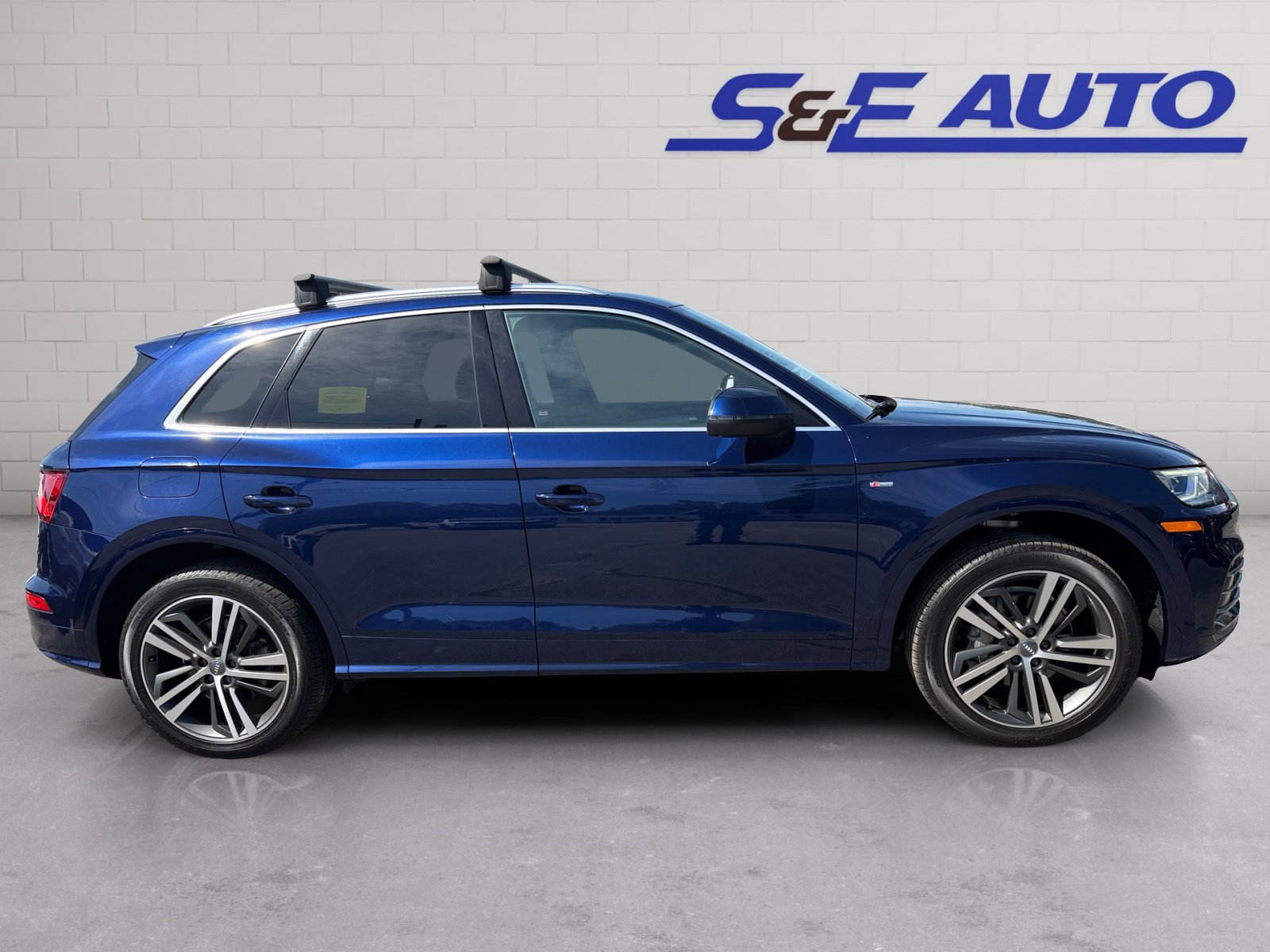 Used 2020 Audi Q5 2.0T Titanium Premium Plus AWD/4WD image 5