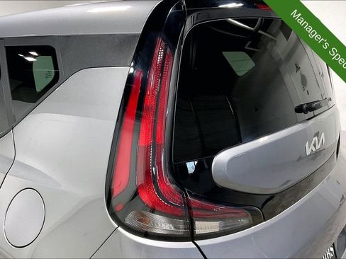Used 2025 Kia Soul LX w/ LX Technology Package FWD image 34