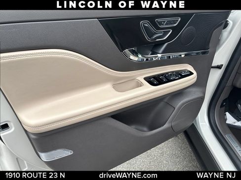 Certified 2024 Lincoln Corsair AWD image 13