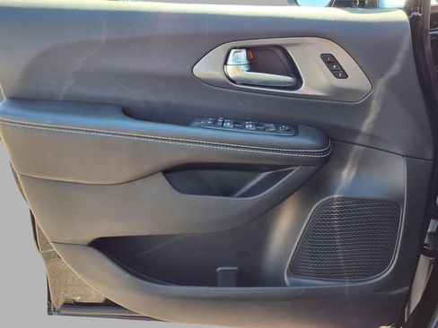 New 2026 Chrysler Pacifica Select AWD/4WD image 18