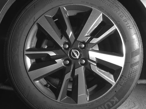 Used 2025 Nissan Versa SV image 12