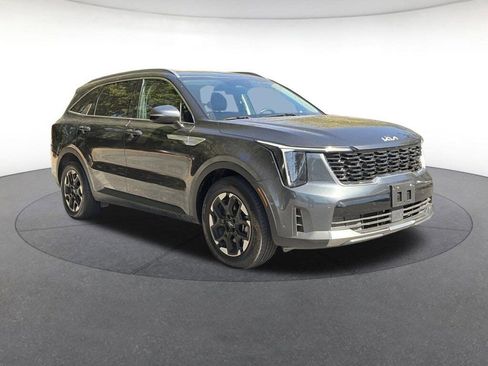 Used 2024 Kia Sorento S image 7