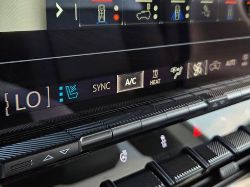 Used 2025 GMC Hummer EV 3X w/ LPO, Cargo Utility Package image 22