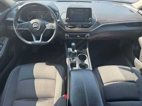 Used 2024 Nissan Altima 2.5 SV FWD image 17