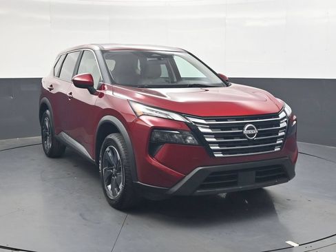 Used 2025 Nissan Rogue SV FWD image 2