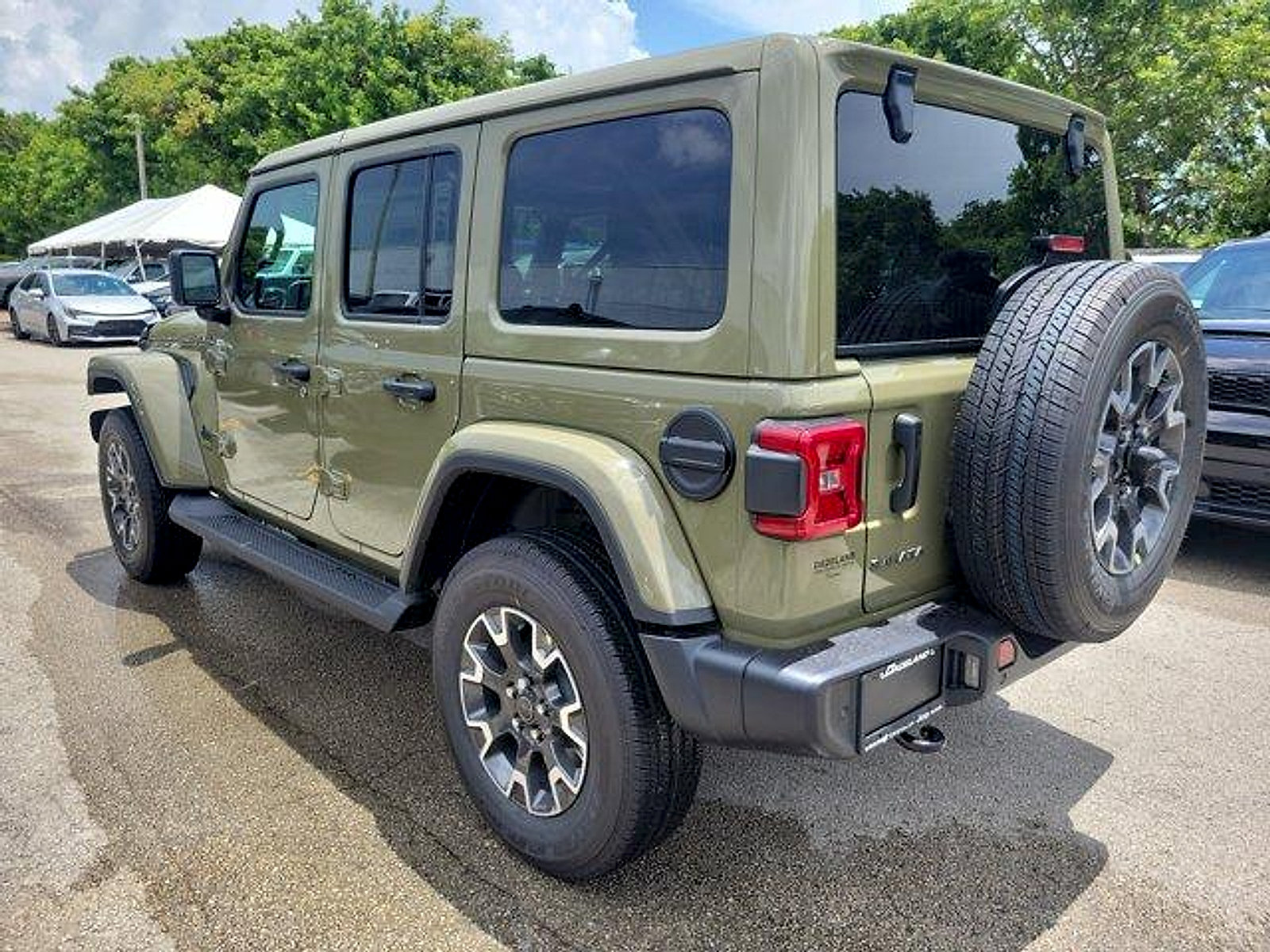 New 2026 Jeep Wrangler Unlimited Sahara AWD/4WD image 4