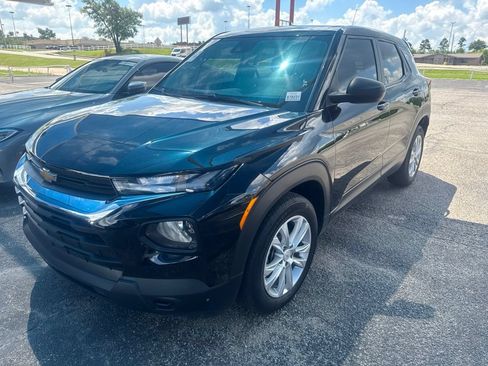 Used 2023 Chevrolet TrailBlazer LS FWD image 3