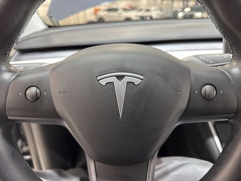 Used 2021 Tesla Model Y Long Range image 13