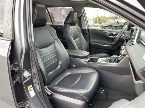 Certified 2019 Toyota RAV4 Limited w/ Carpet Mat Package AWD/4WD image 22