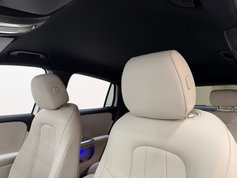 Used 2025 Mercedes-Benz GLA 250 image 16