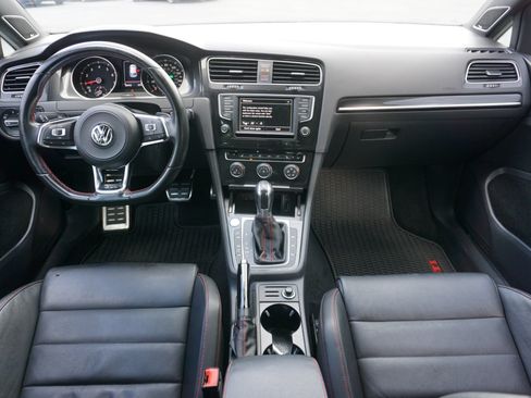 Used 2017 Volkswagen GTI SE FWD image 22