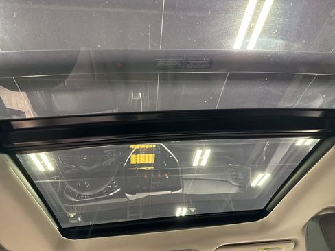 Certified 2025 Subaru Ascent Touring AWD/4WD image 30