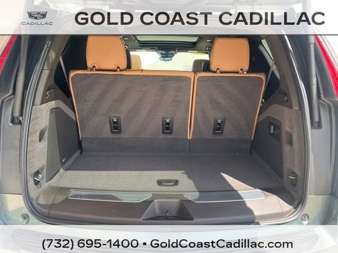 Used 2023 Cadillac Escalade Premium Luxury AWD/4WD image 15