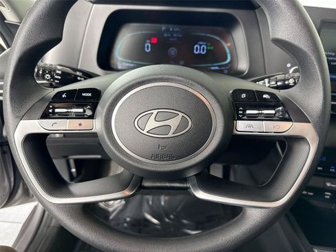 Used 2025 Hyundai Elantra Hybrid FWD image 14