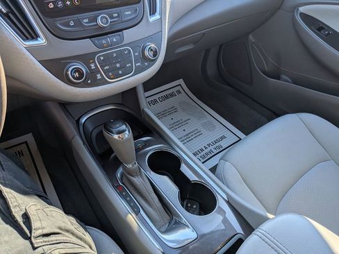 Used 2020 Chevrolet Malibu LT image 23