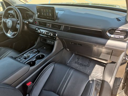 Used 2025 Honda Pilot Elite image 34