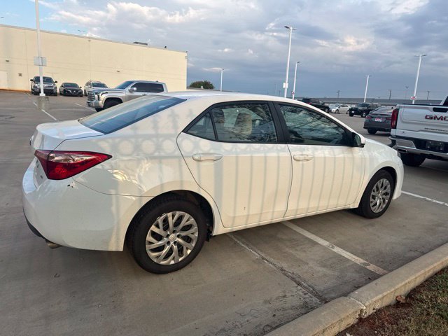 Used 2018 Toyota Corolla LE FWD image 3