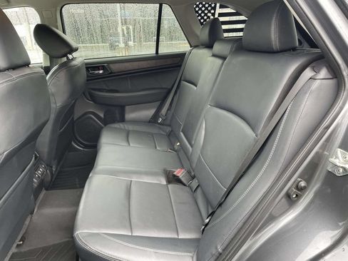Used 2019 Subaru Outback 2.5i Limited AWD/4WD image 3
