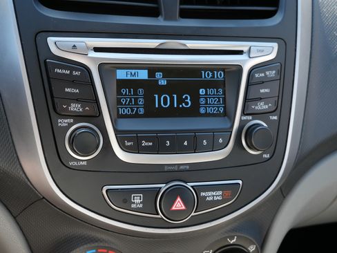 Used 2017 Hyundai Accent SE FWD image 22