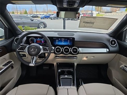 New 2026 Mercedes-Benz GLB 250 4MATIC image 18