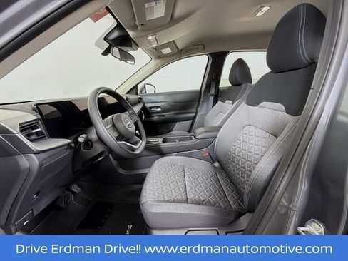 Certified 2025 Nissan Kicks SV image 6