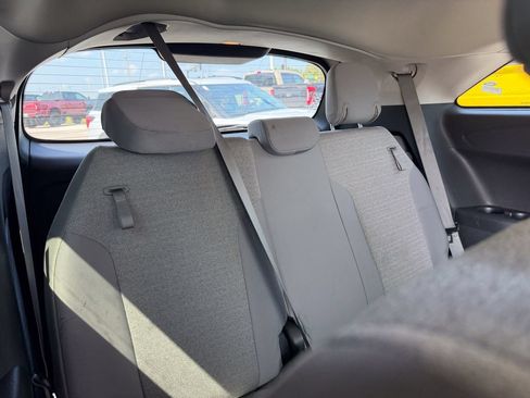 Used 2025 Toyota Sienna LE FWD image 19