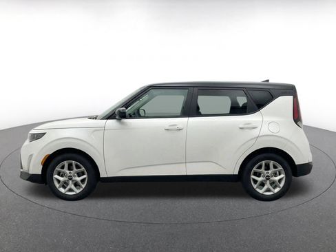 Used 2025 Kia Soul LX w/ LX Technology Package FWD image 4
