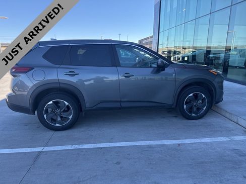 Certified 2025 Nissan Rogue SV image 4