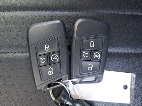 Certified 2022 Volkswagen Tiguan SE image 40