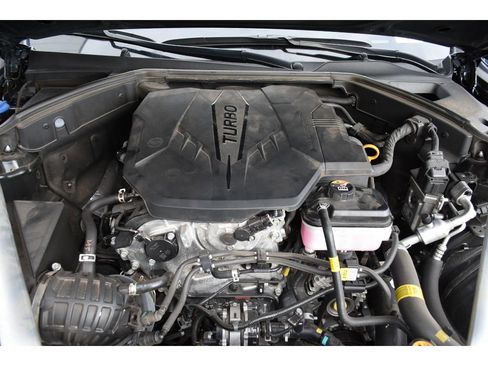 Used 2025 Genesis G70 2.5T image 9