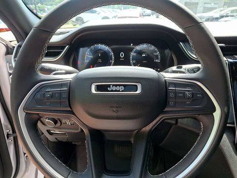 Used 2023 Jeep Grand Cherokee Altitude AWD/4WD image 20