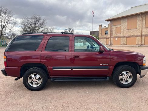 Used 2001 Chevrolet Tahoe LT w/ LT Preferred Equipment Group image 8
