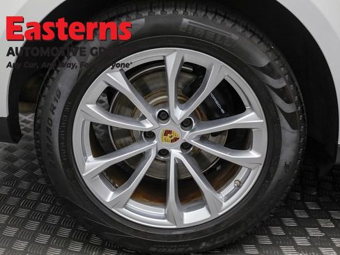 Used 2023 Porsche Macan T w/ Premium Package Plus image 31