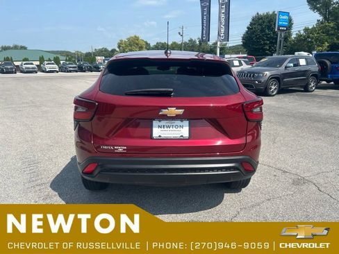 Used 2024 Chevrolet Trax LS FWD image 39