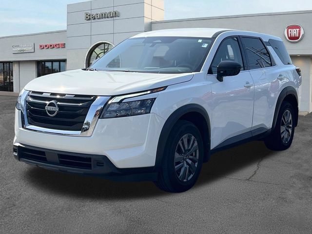 Used 2025 Nissan Pathfinder S FWD image 3