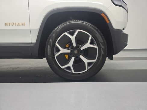 Used 2024 Rivian R1S Adventure AWD/4WD image 11